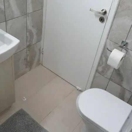 22, Center Point Apartment